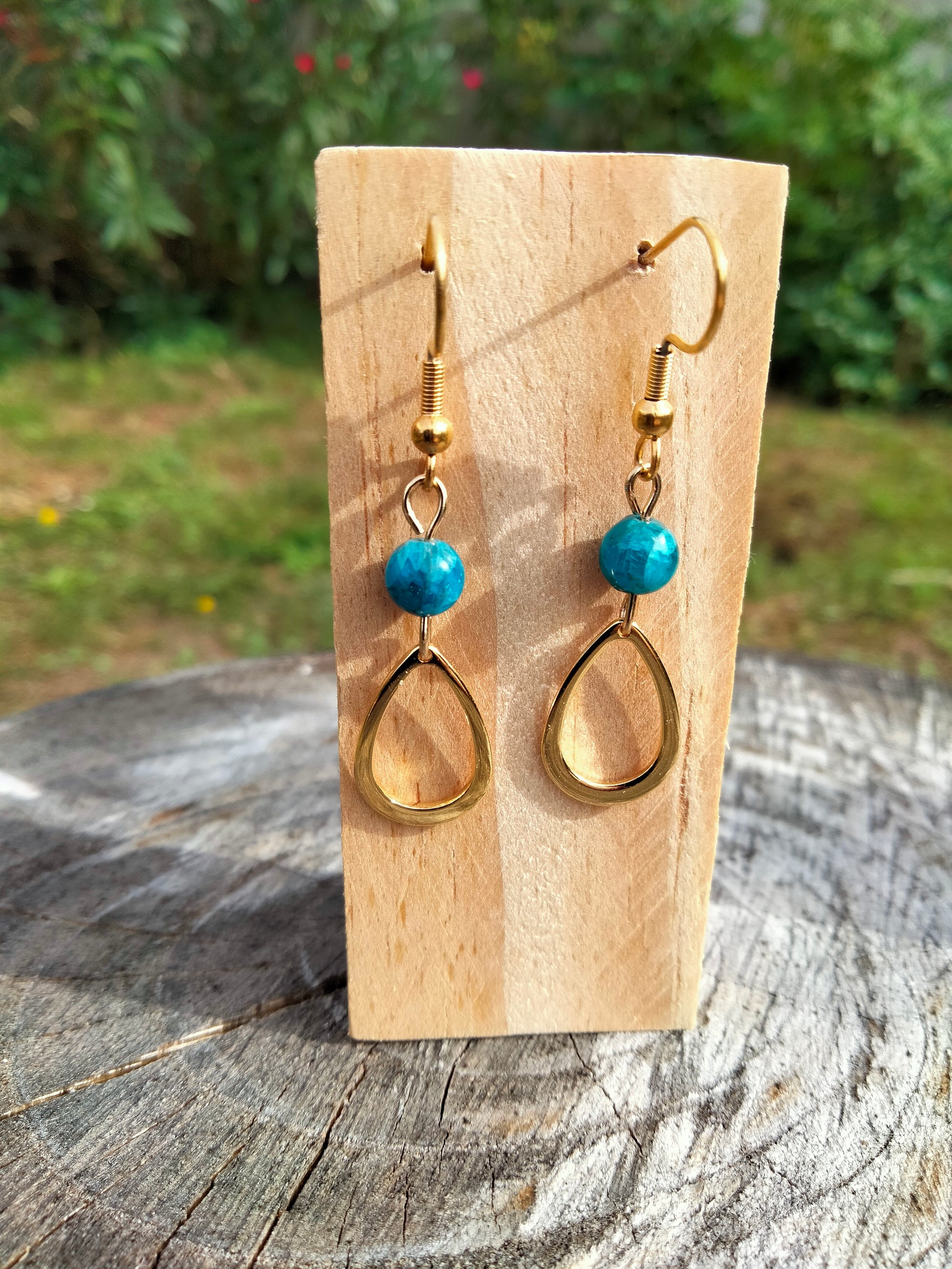 Boucles d'oreilles apatite bleue