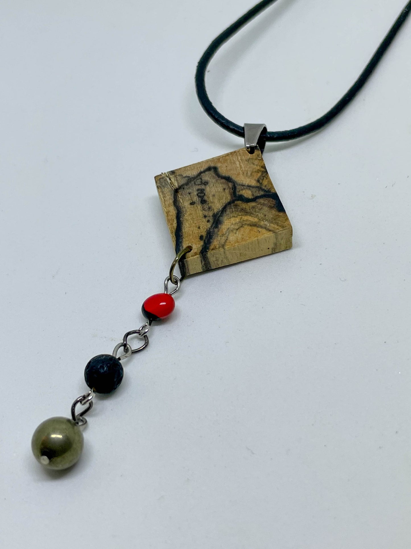 Bois de Bocote, graine Réglisse, Perle de Lave et de Pyrite