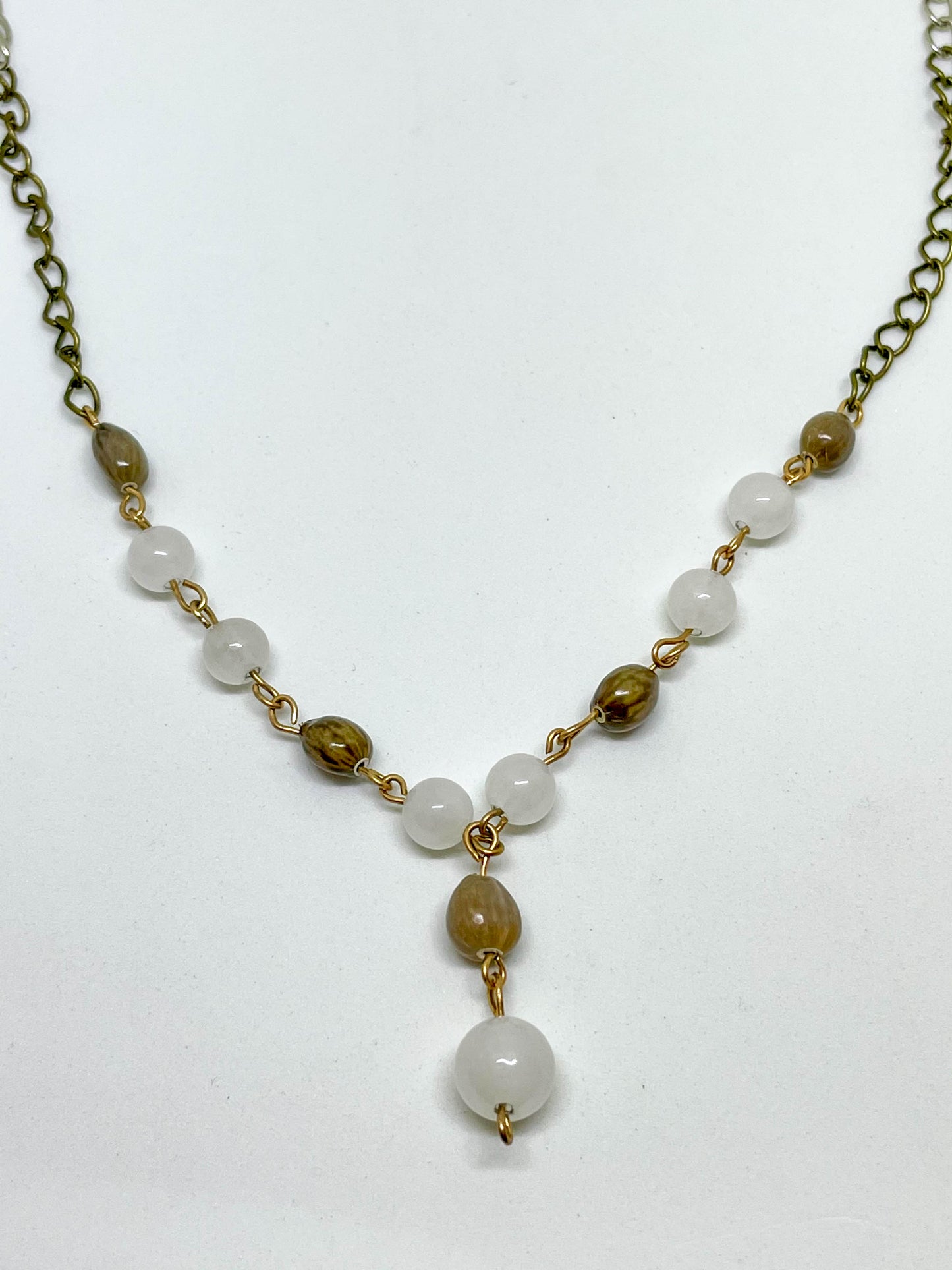 Parure - perles de Jade blanc et graine Larme de Job - Collier et Boucles d'oreilles
