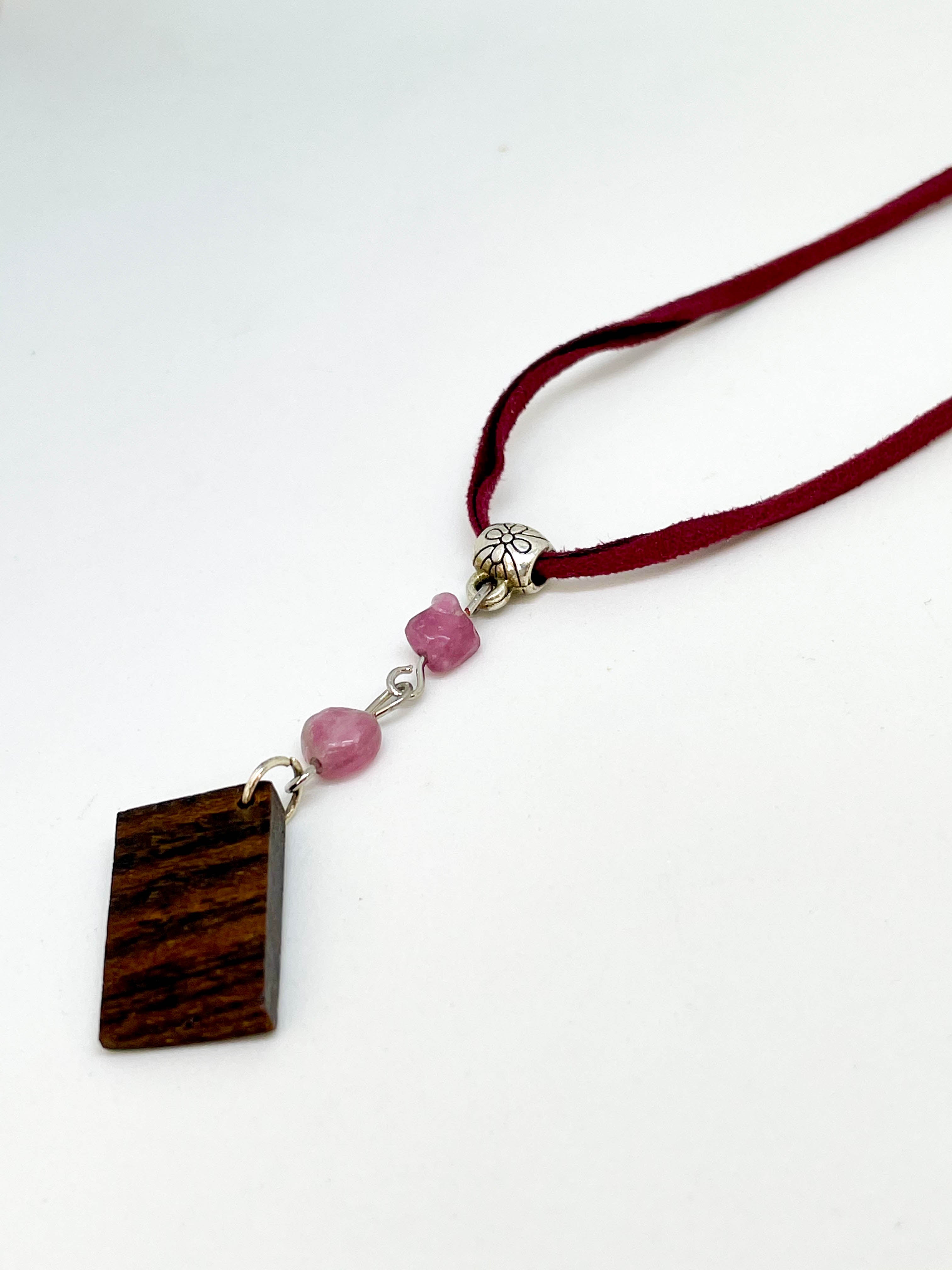 Bois de Zebrano et galets de Lépidocrocite